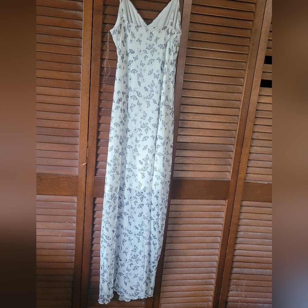 White "NO COMMENT" Maxi Dress with Butterfly Print. Size Medium - Picture 3 of 4